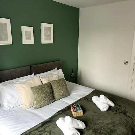 Luxury Oaks Suite, Free Private Parking, 2 Bed 2 Bathroom Apartment, Central Solihull Birmingham Ngoại thất bức ảnh
