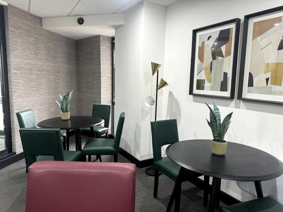 Luxury Oaks Suite, Free Private Parking, 2 Bed 2 Bathroom Apartment, Central Solihull Birmingham Ngoại thất bức ảnh
