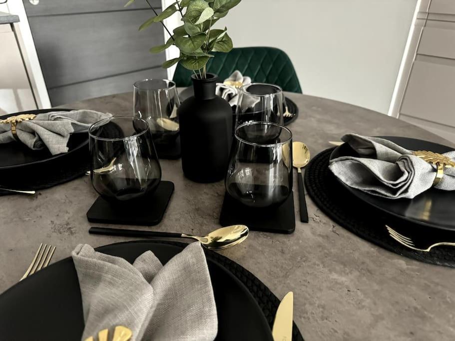 Luxury Oaks Suite, Free Private Parking, 2 Bed 2 Bathroom Apartment, Central Solihull Birmingham Ngoại thất bức ảnh