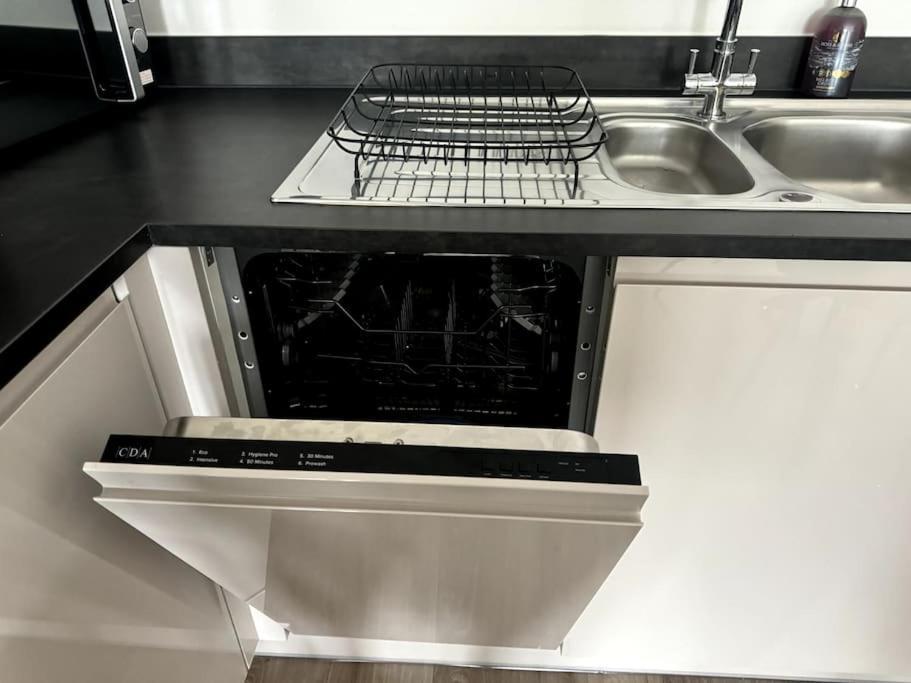 Luxury Oaks Suite, Free Private Parking, 2 Bed 2 Bathroom Apartment, Central Solihull Birmingham Ngoại thất bức ảnh