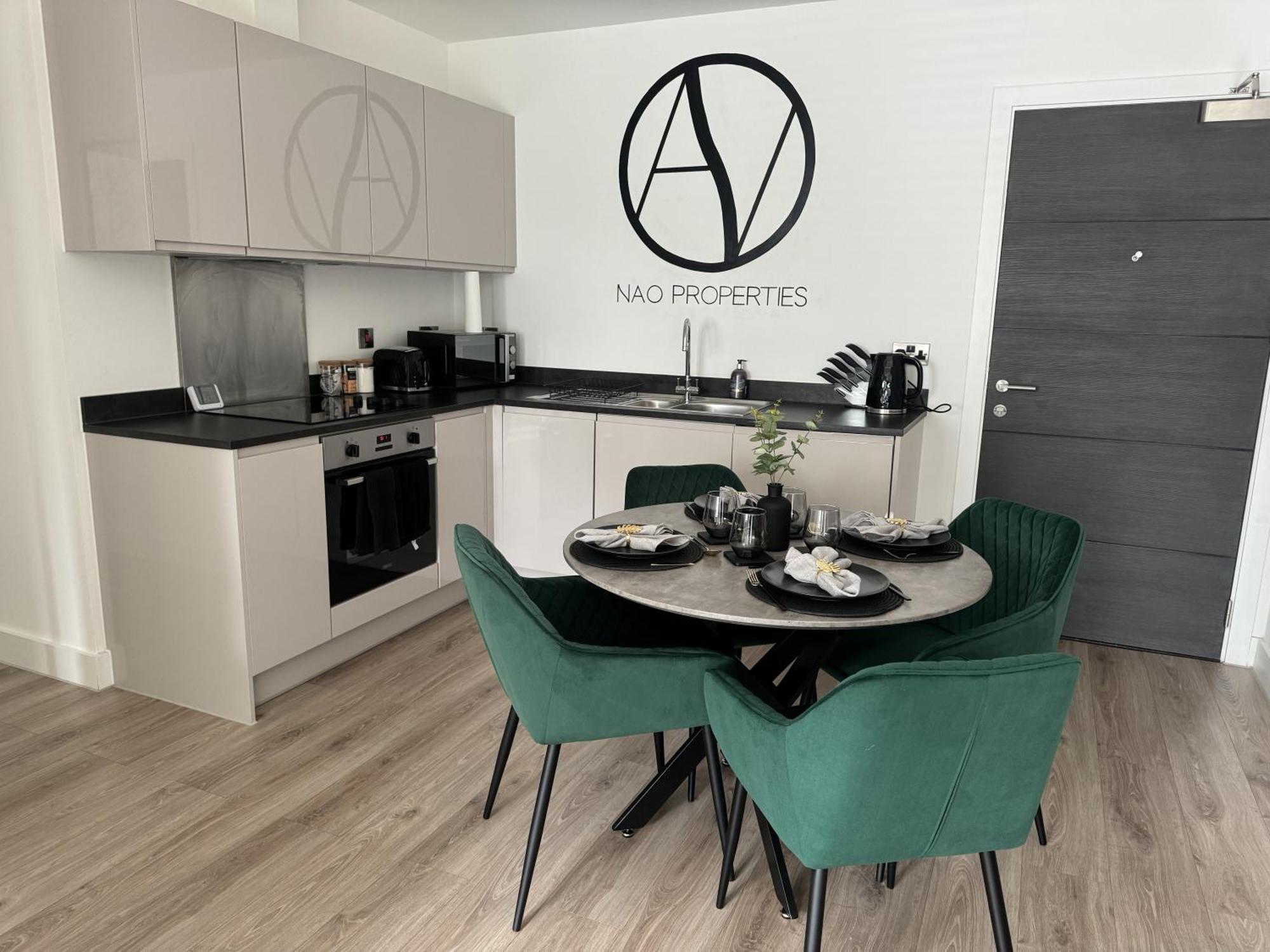 Luxury Oaks Suite, Free Private Parking, 2 Bed 2 Bathroom Apartment, Central Solihull Birmingham Ngoại thất bức ảnh